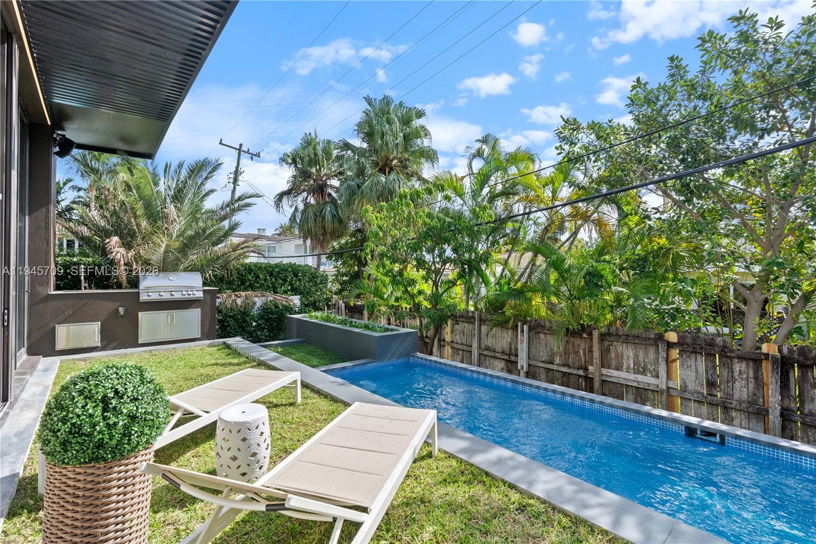 536 W 51st St, Miami Beach FL 33140 — 31