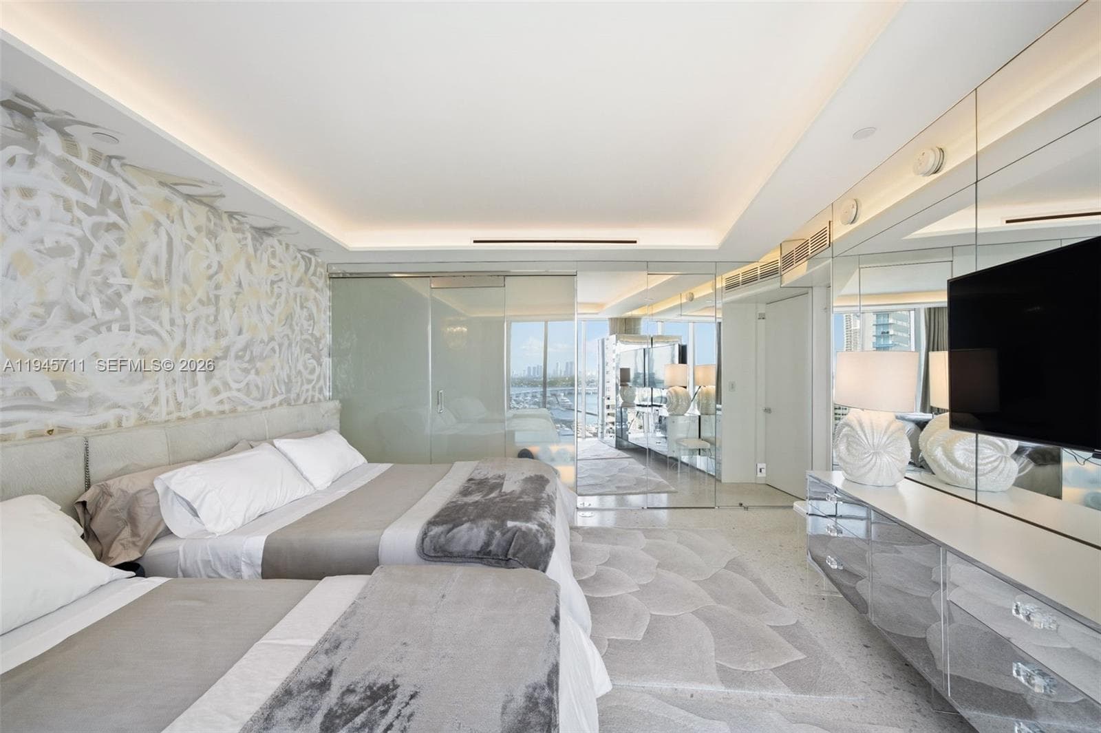 1000 S Pointe Dr # 1606, Miami Beach FL 33139 — 16