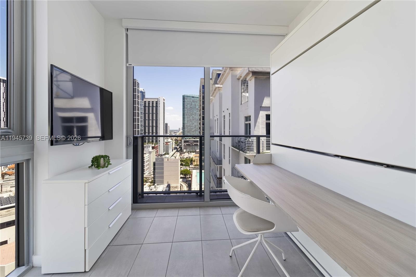 227 NE 2nd St # 2506, Miami FL 33132 — 17