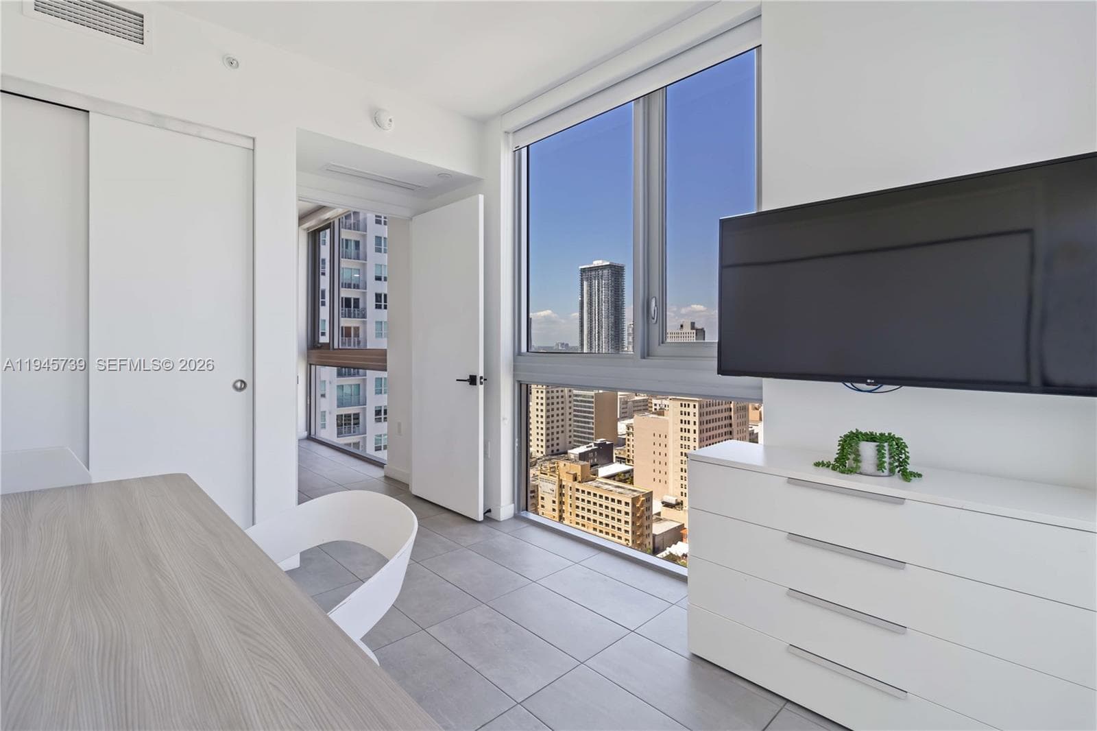 227 NE 2nd St # 2506, Miami FL 33132 — 14