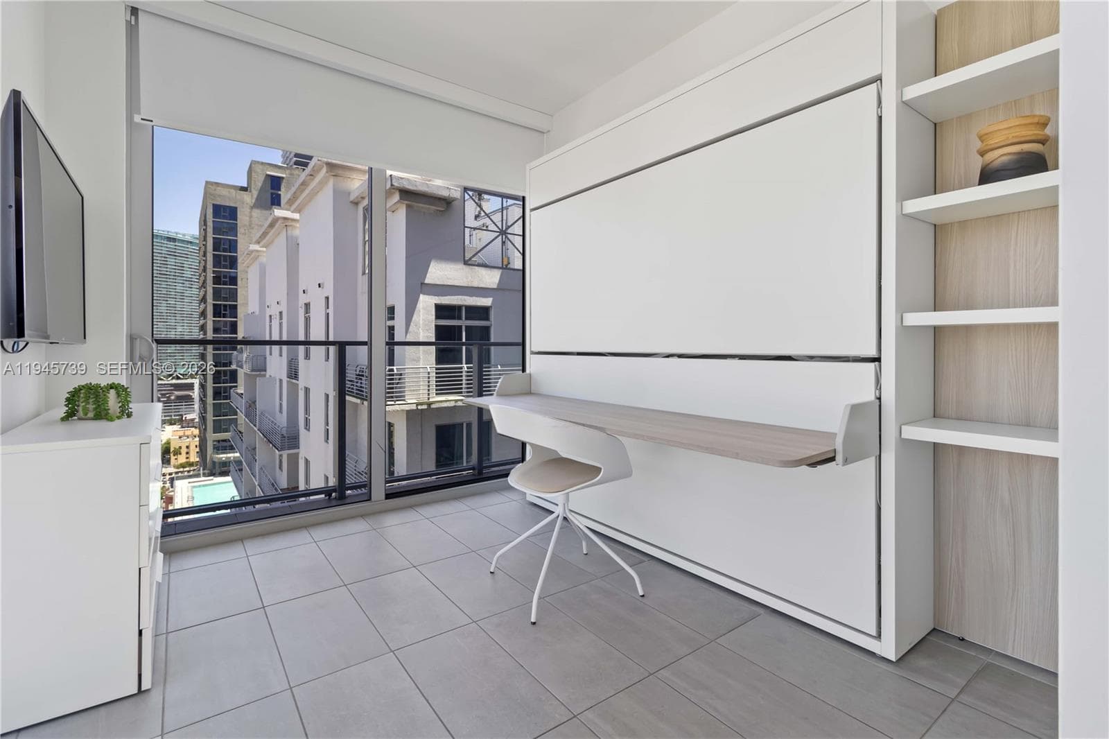 227 NE 2nd St # 2506, Miami FL 33132 — 18