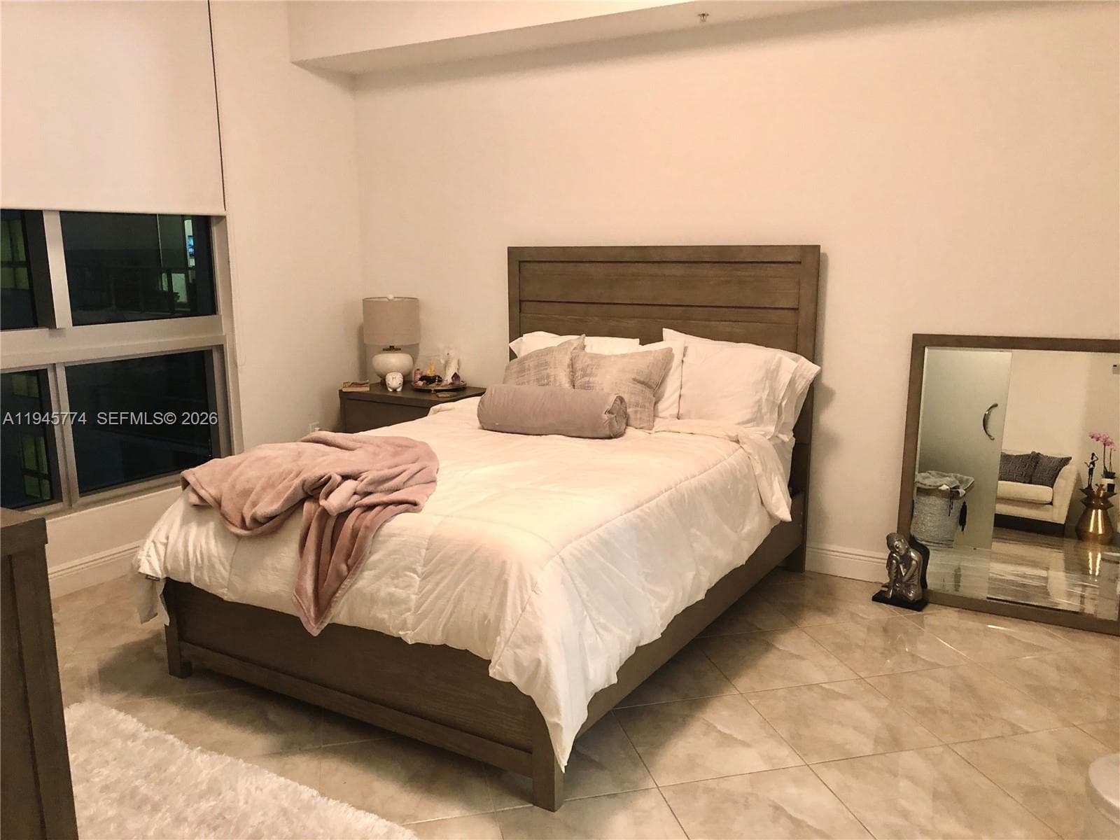 300 S Biscayne Blvd # 1803, Miami FL 33131 — 16