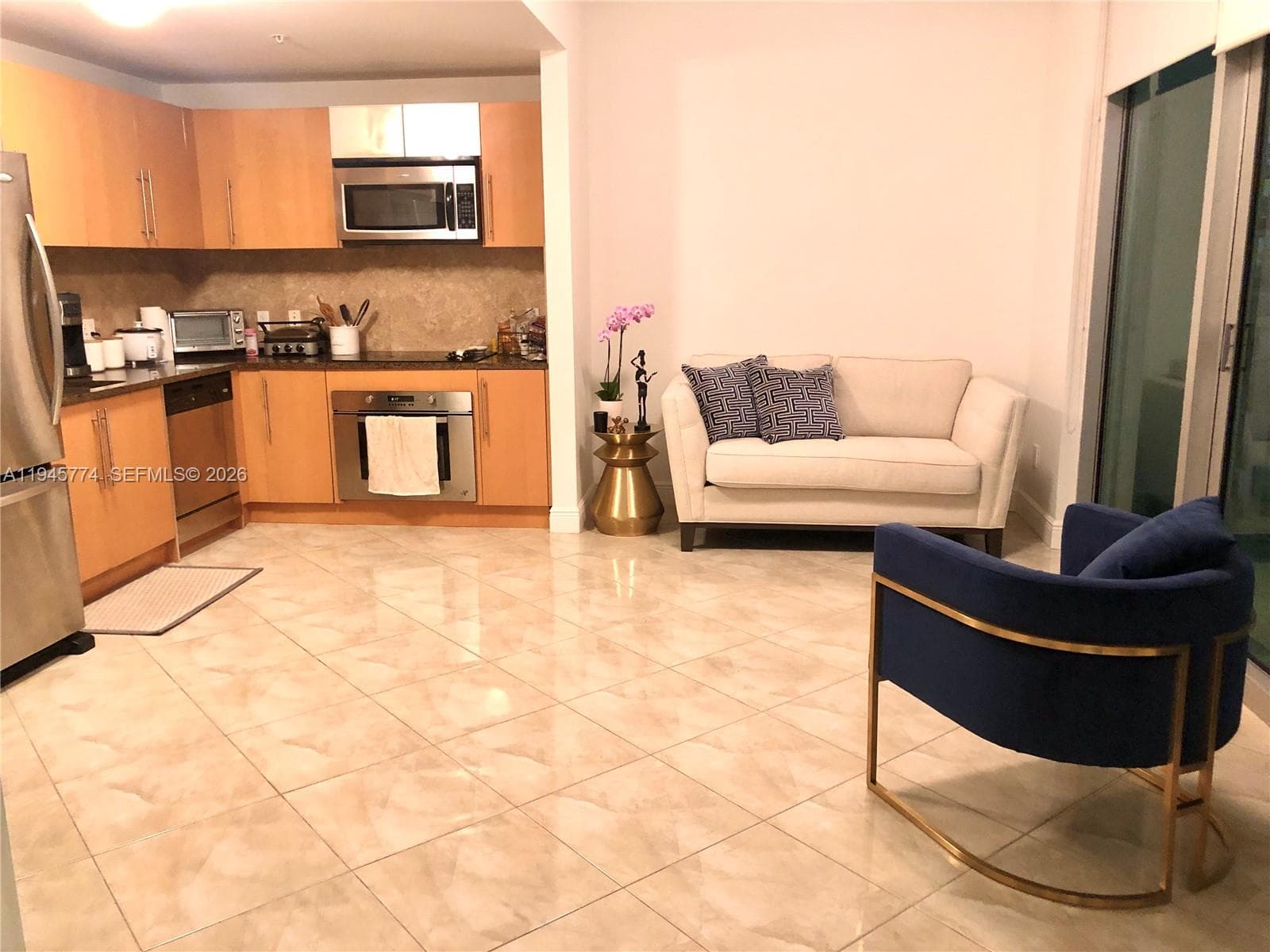 300 S Biscayne Blvd # 1803, Miami FL 33131 — 14