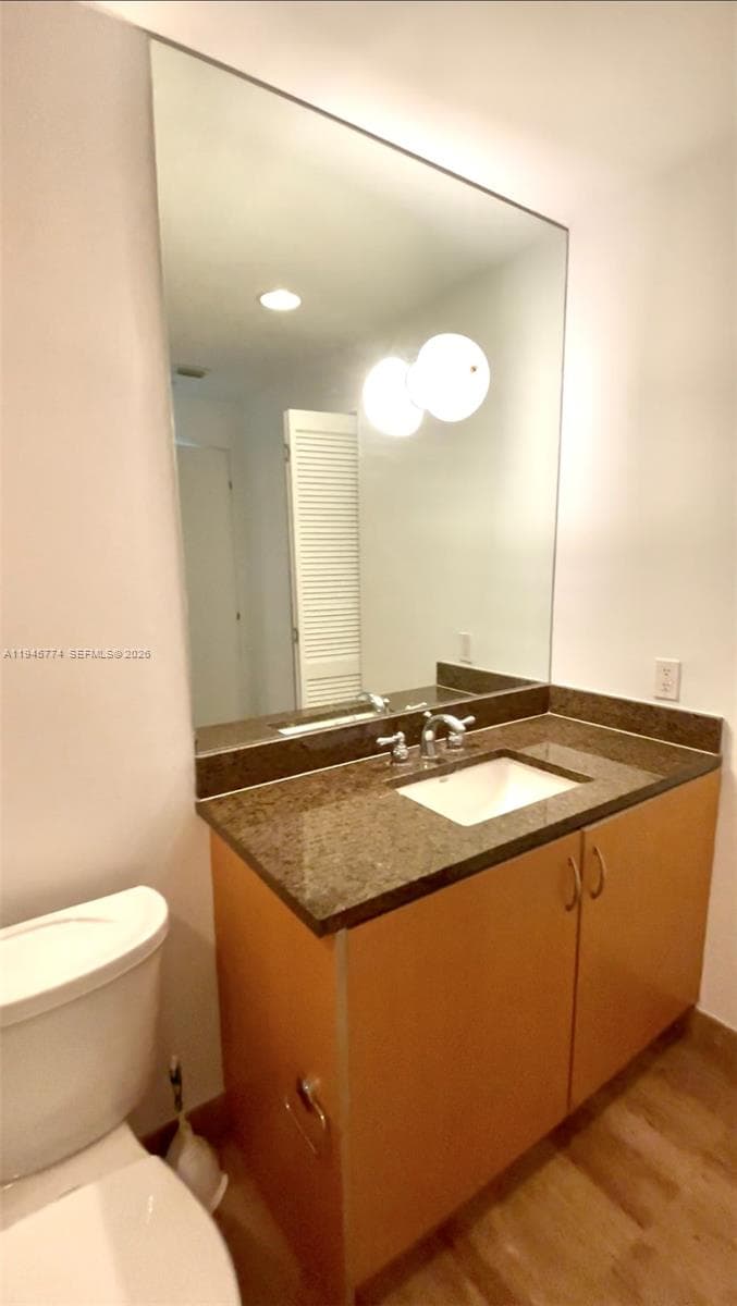 300 S Biscayne Blvd # 1803, Miami FL 33131 — 18
