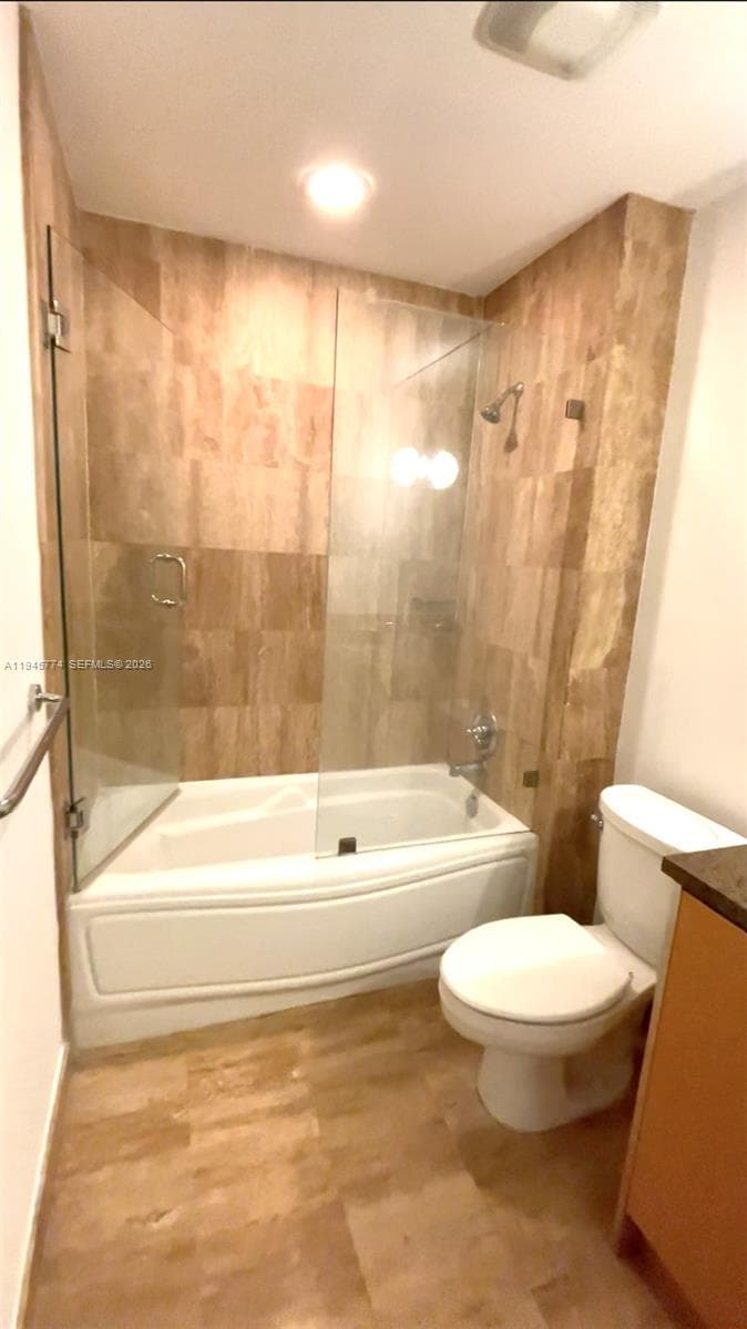 300 S Biscayne Blvd # 1803, Miami FL 33131 — 19