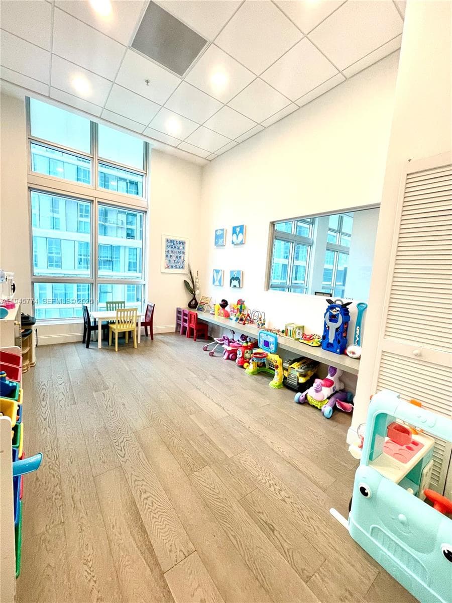 300 S Biscayne Blvd # 1803, Miami FL 33131 — 4
