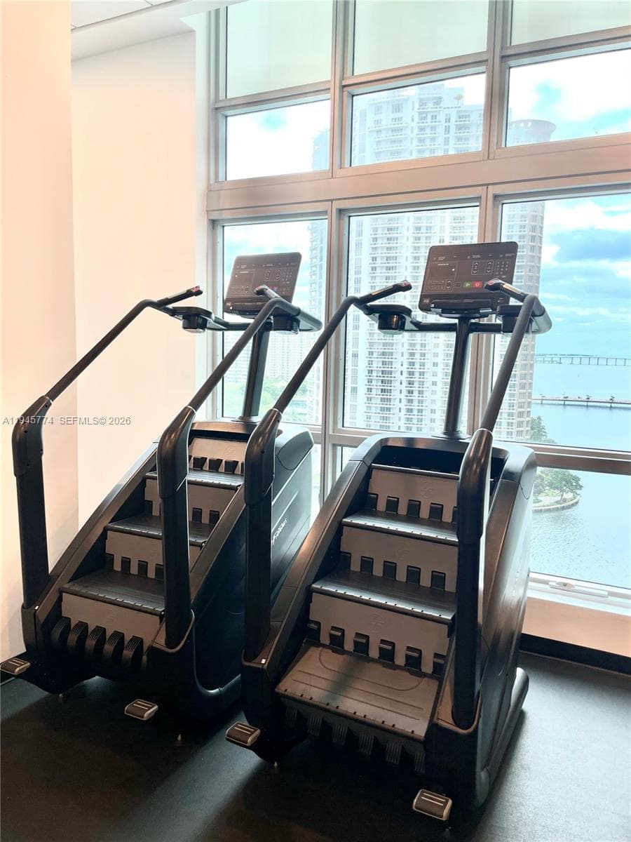300 S Biscayne Blvd # 1803, Miami FL 33131 — 8