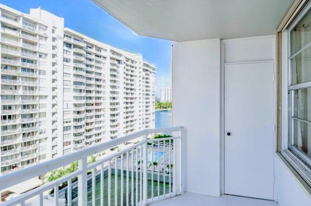 18031 Biscayne Boulevard # 1104, Aventura FL 33160 — 13