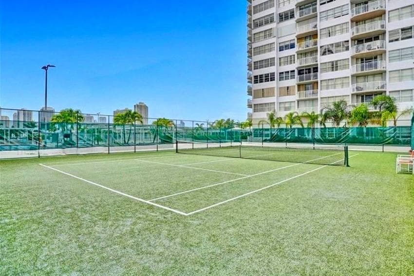 18031 Biscayne Boulevard # 1104, Aventura FL 33160 — 22