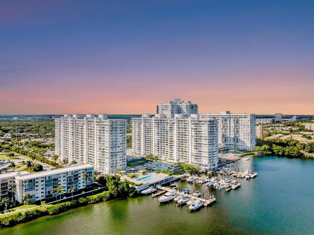 18031 Biscayne Boulevard # 1104, Aventura FL 33160 — 3