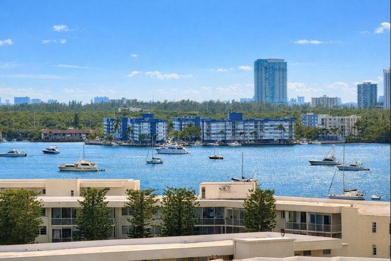 18031 Biscayne Boulevard # 1104, Aventura FL 33160 — 1