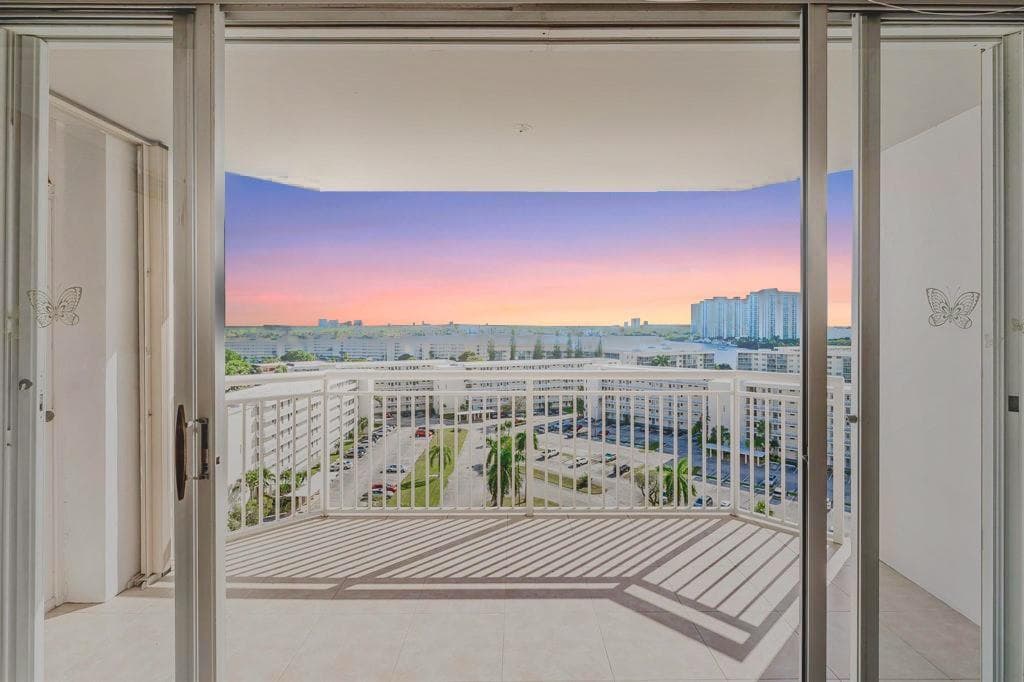 18031 Biscayne Boulevard # 1104, Aventura FL 33160 — 18