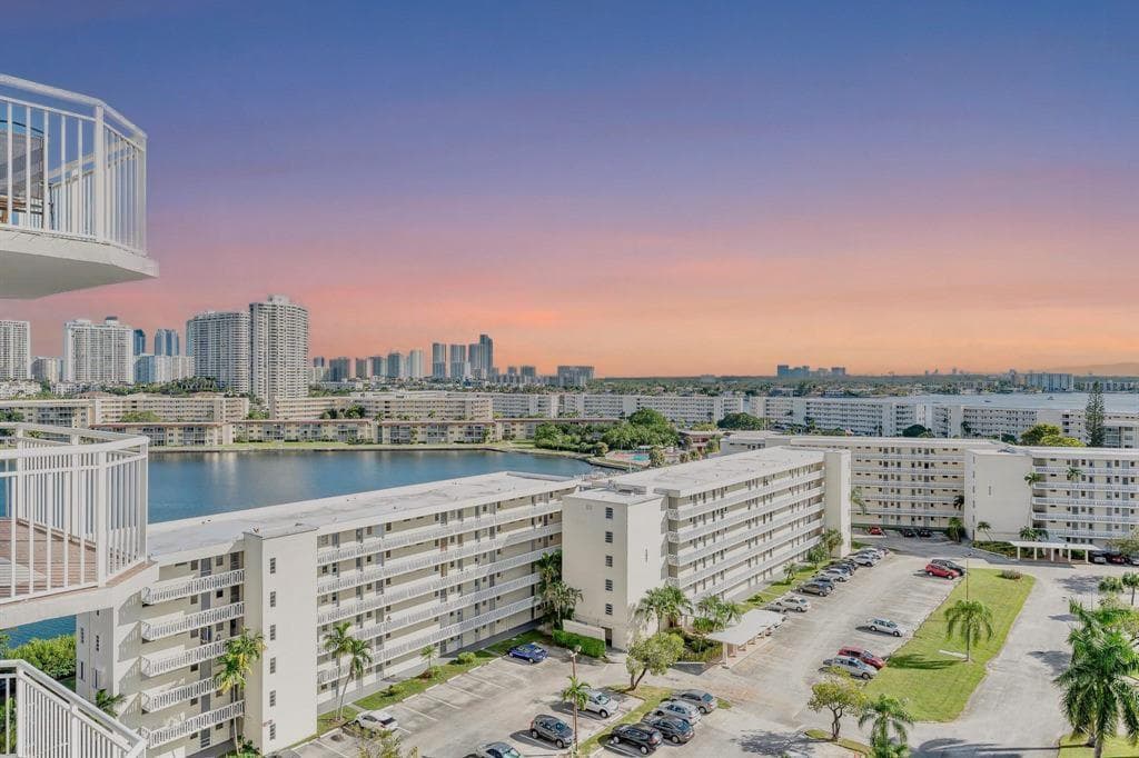 18031 Biscayne Boulevard # 1104, Aventura FL 33160 — 19