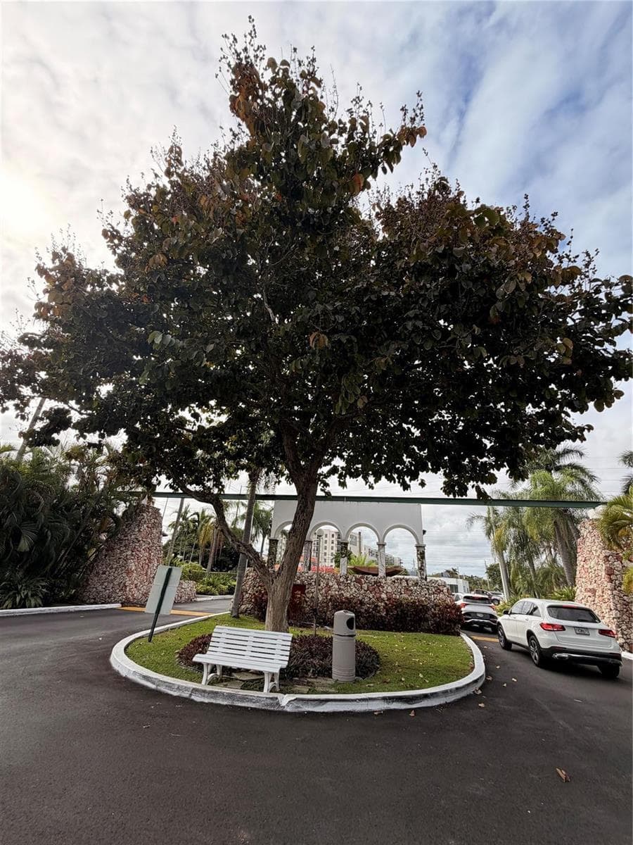 18031 Biscayne Boulevard # 1104, Aventura FL 33160 — 31