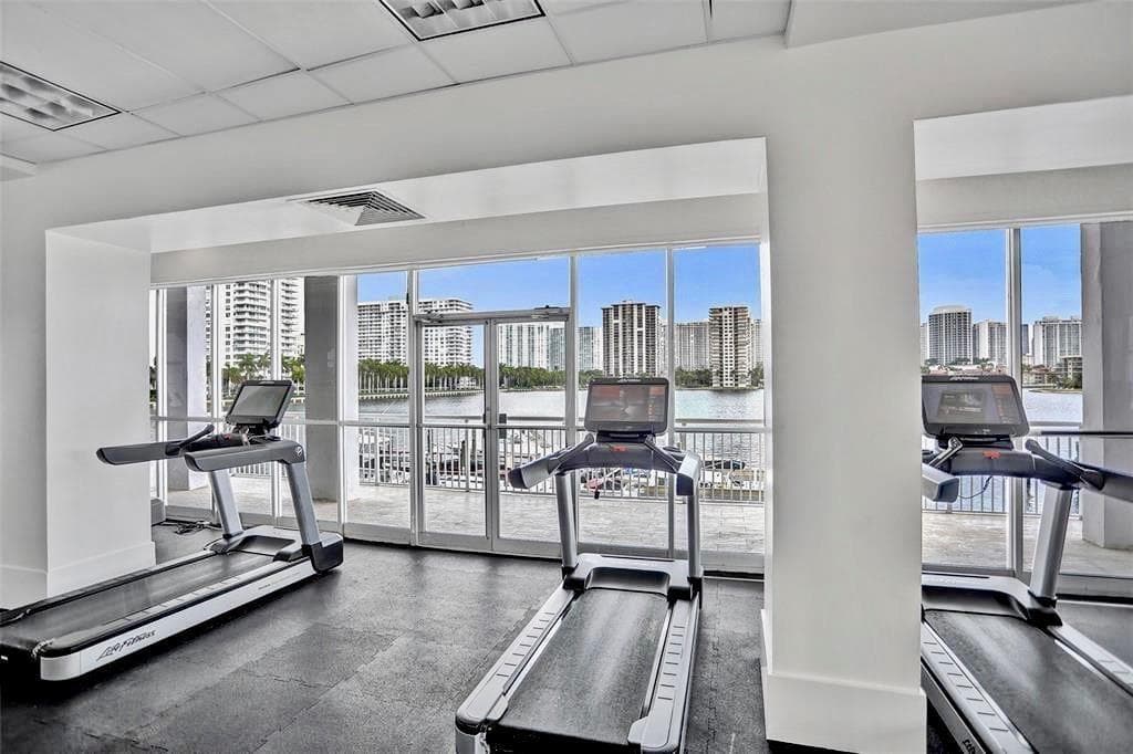 18031 Biscayne Boulevard # 1104, Aventura FL 33160 — 25