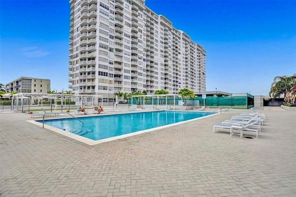 18031 Biscayne Boulevard # 1104, Aventura FL 33160 — 21