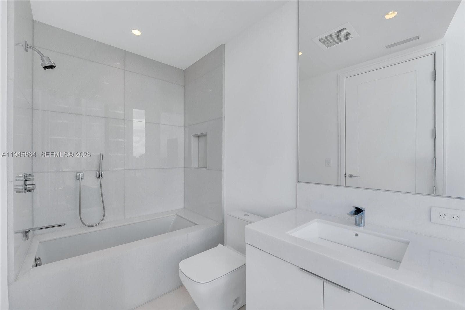 17975 Collins Ave # N1801, Sunny Isles Beach FL 33160 — 33