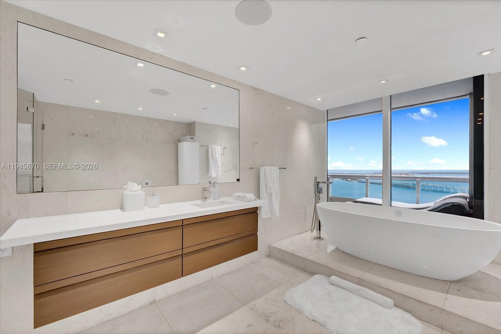 1643 Brickell Ave # 3904, Miami FL 33129 — 16