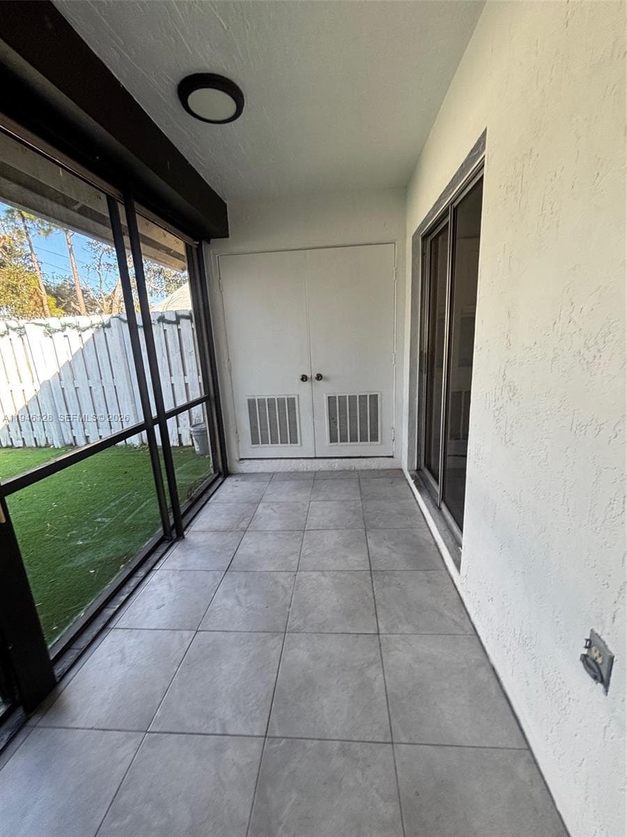 817 NE 214th Ln # 4, Miami FL 33179 — 10