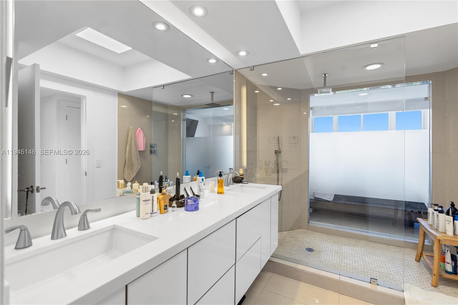 4779 Collins Ave # 2607, Miami Beach FL 33140 — 24