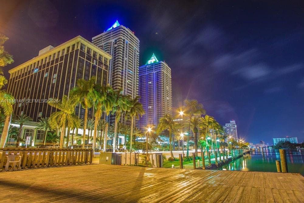 4779 Collins Ave # 2607, Miami Beach FL 33140 — 55
