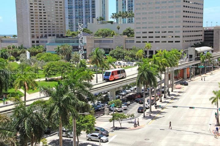 50 Biscayne Blvd # 705, Miami FL 33132 — 32