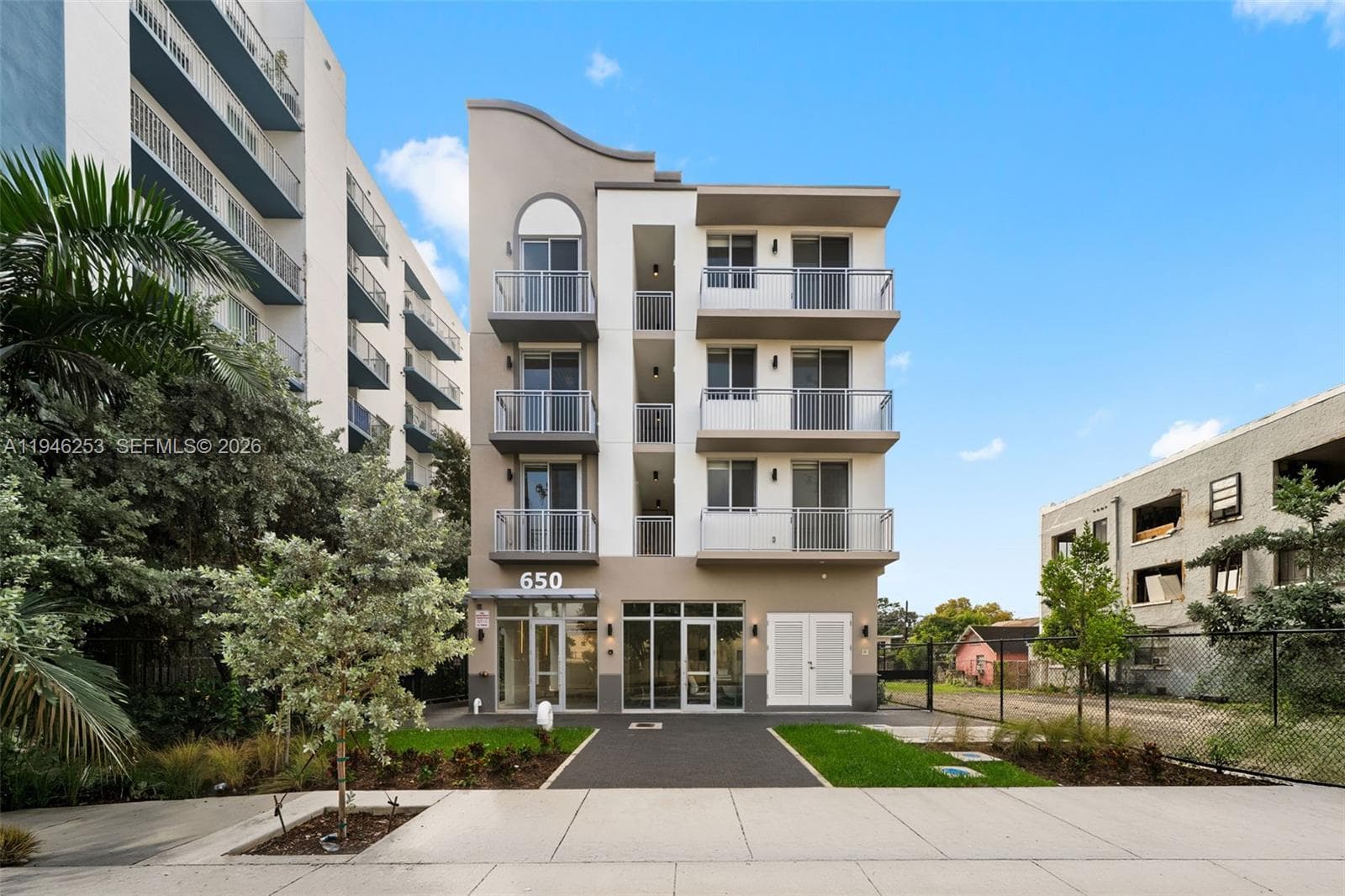 650 SW 1st St # 305, Miami FL 33130 — 2