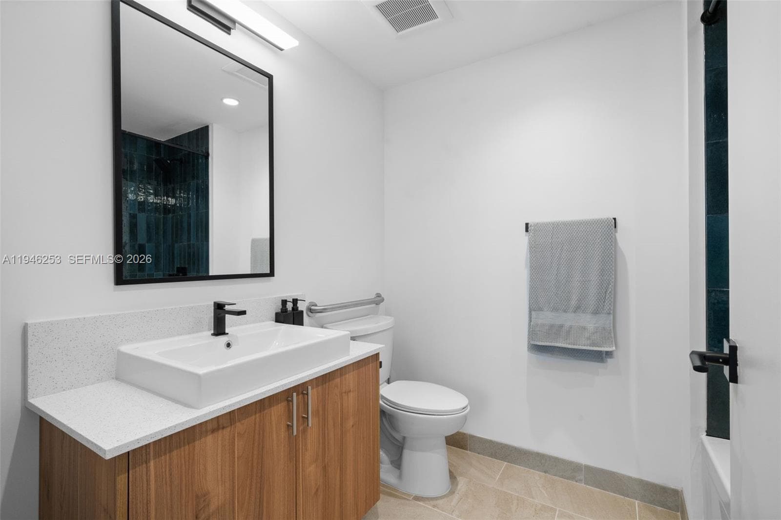 650 SW 1st St # 305, Miami FL 33130 — 17