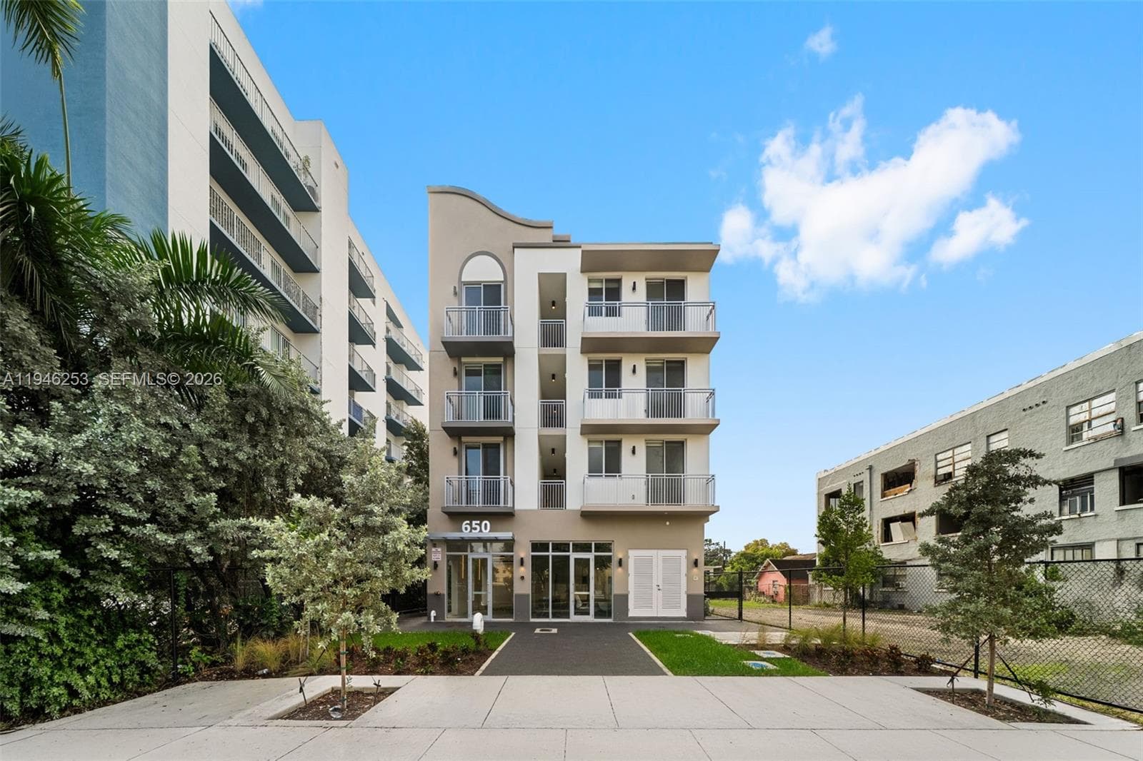 650 SW 1st St # 305, Miami FL 33130 — 3