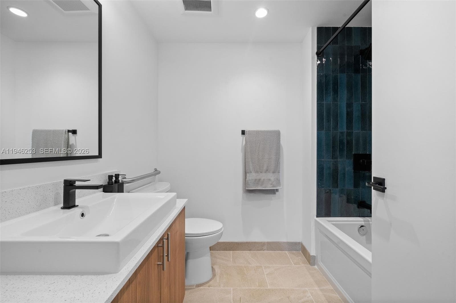 650 SW 1st St # 305, Miami FL 33130 — 18