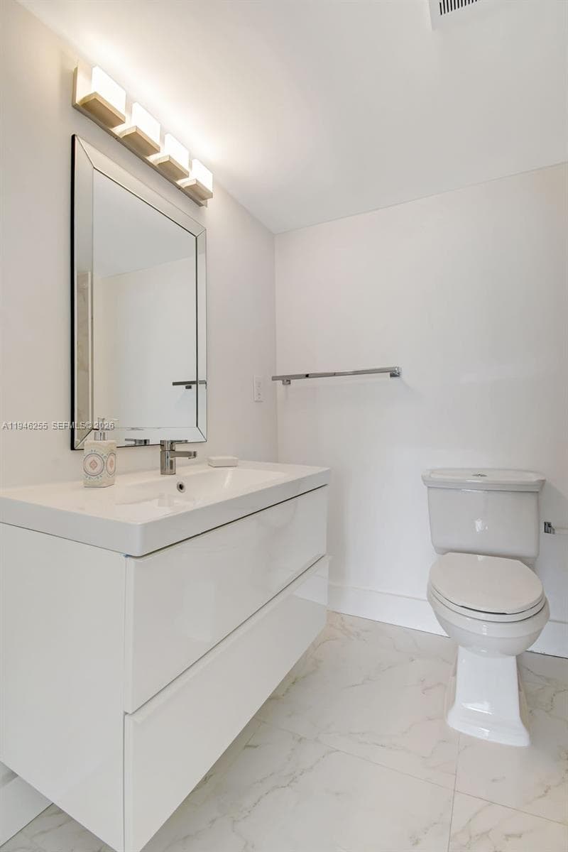 20100 W Country Club Dr # 1005, Aventura FL 33180 — 18