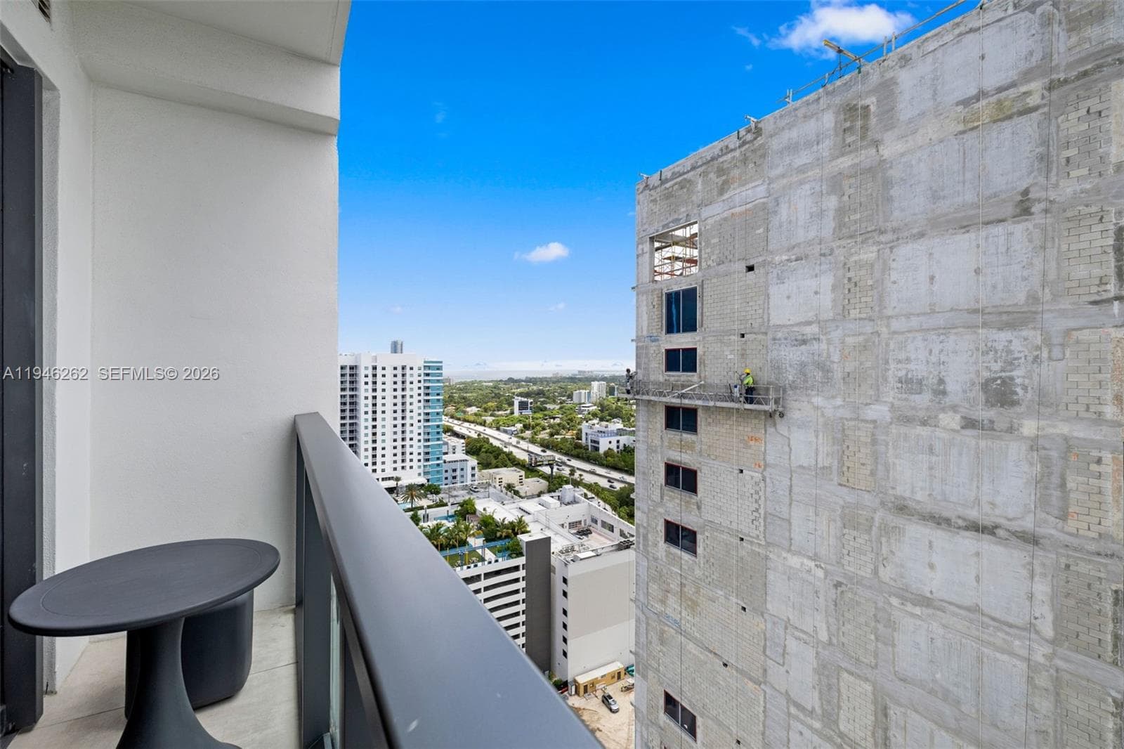 239 SW 9th St # 2303, Miami FL 33130 — 2