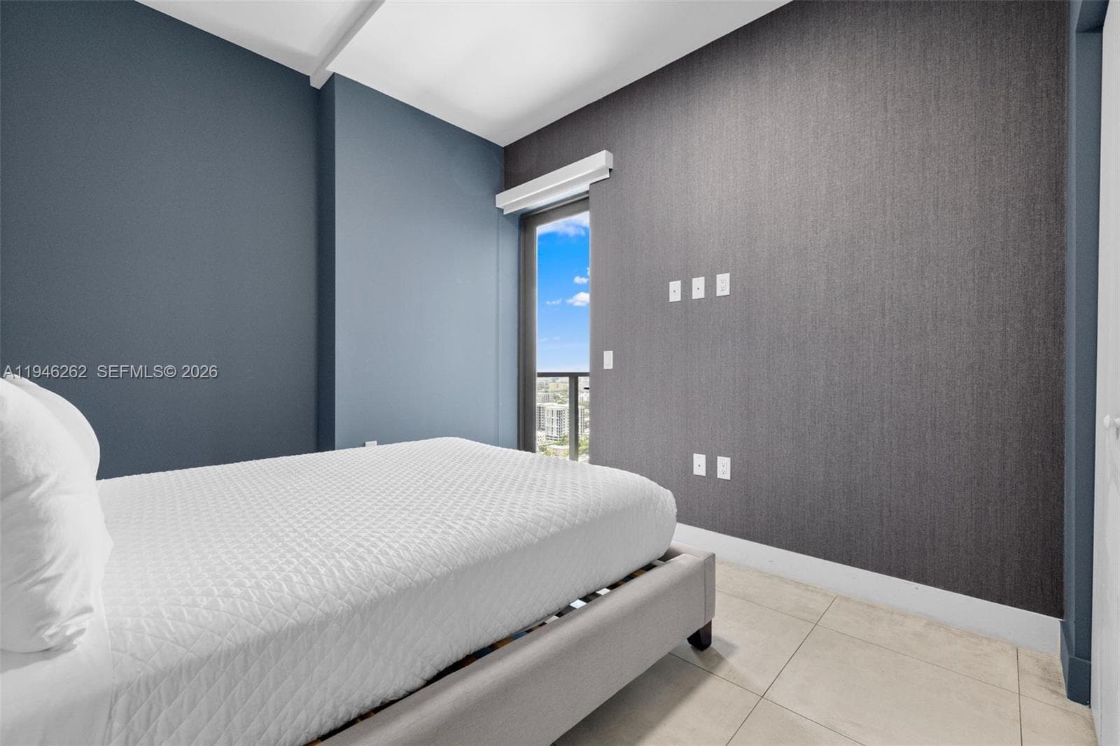 239 SW 9th St # 2303, Miami FL 33130 — 25