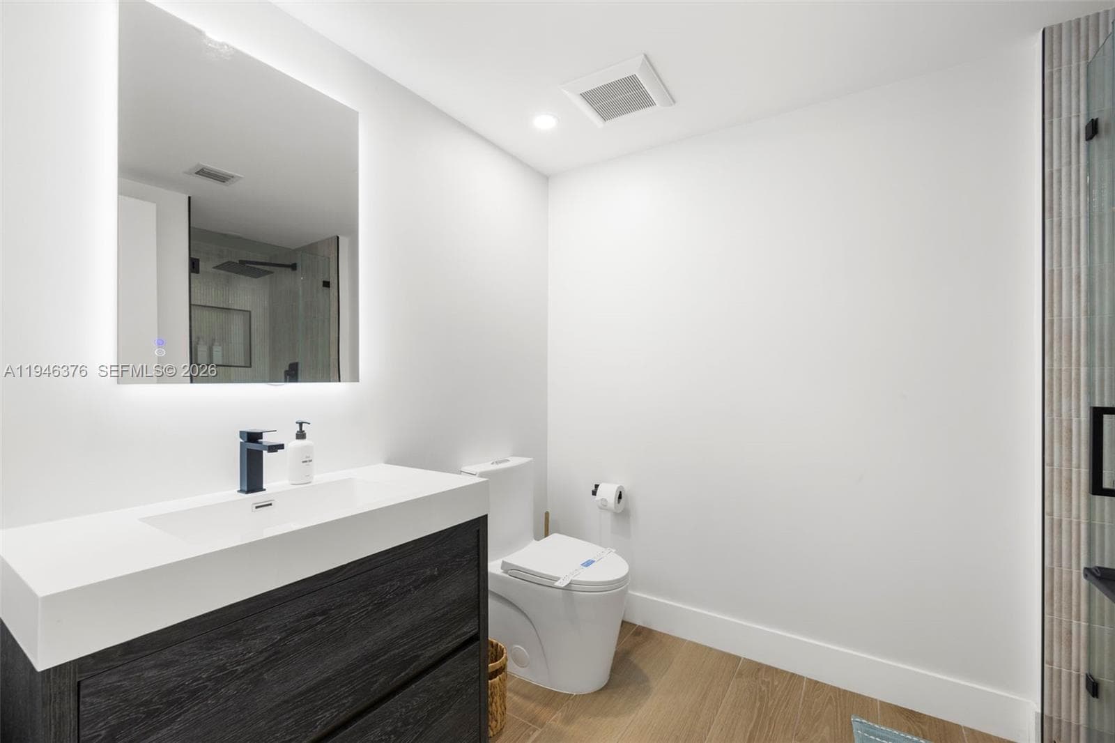 485 Brickell Ave # 1804, Miami FL 33131 — 25