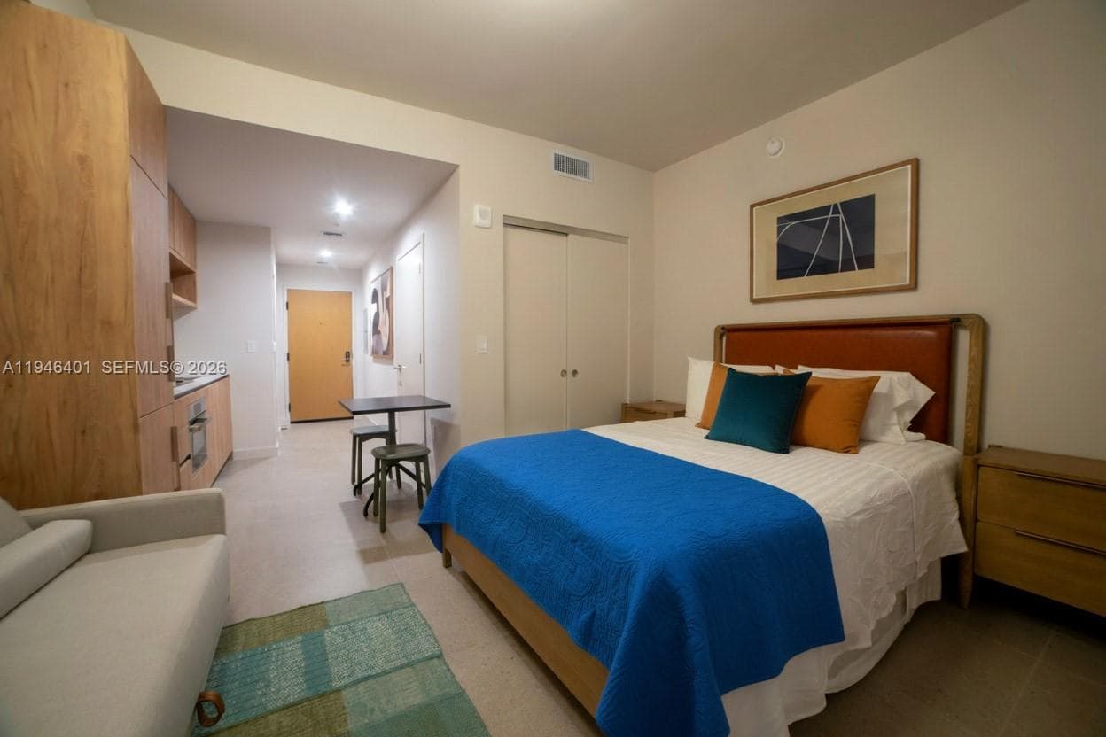 11 NE 6TH # 1908, Miami FL 33132 — 1