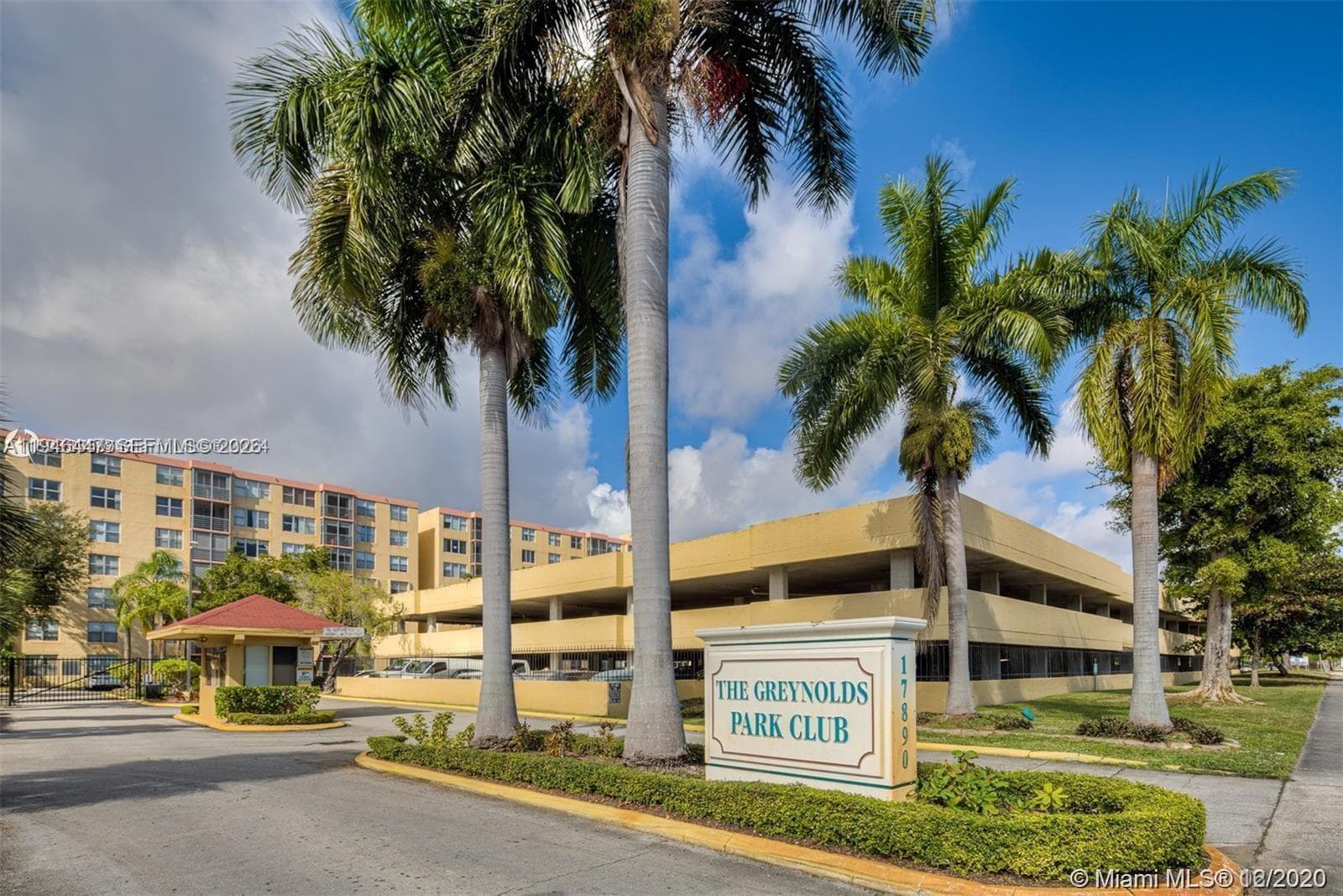 17890 W Dixie # 302, Miami FL 33160 — 3