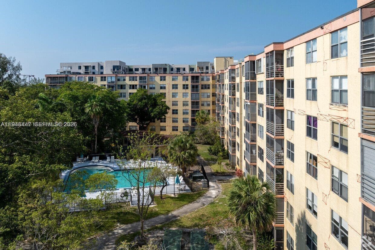 17890 W Dixie # 302, Miami FL 33160 — 1