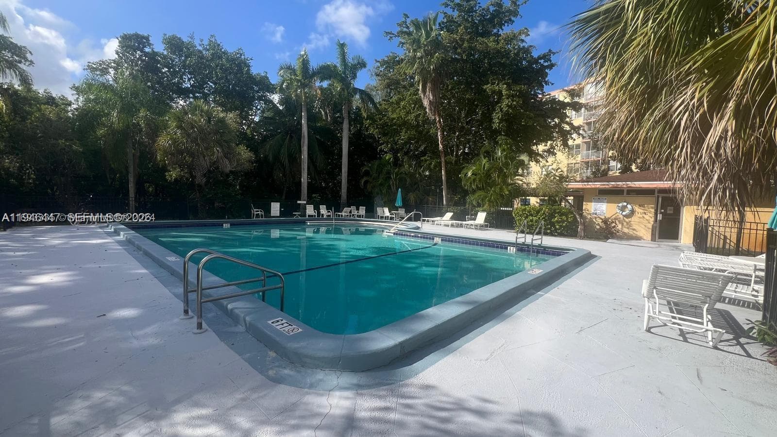 17890 W Dixie # 302, Miami FL 33160 — 15