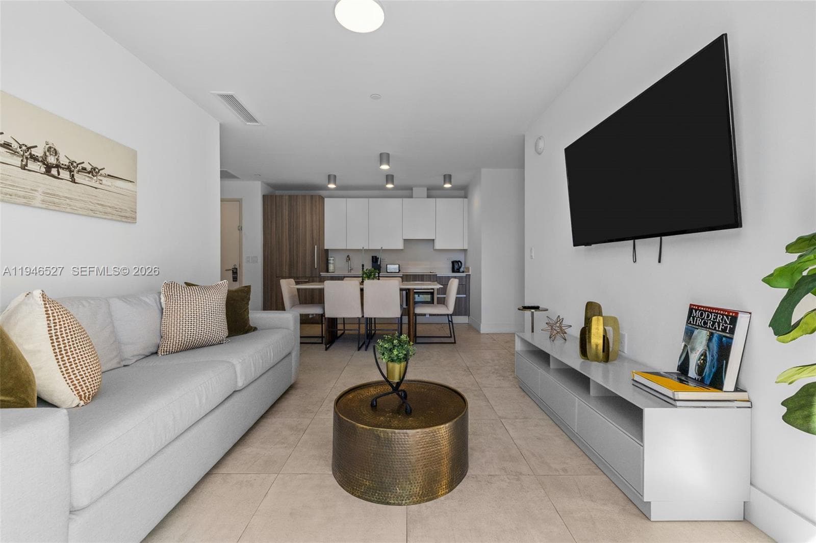 239 SW 9th St # 2304, Miami FL 33130 — 9