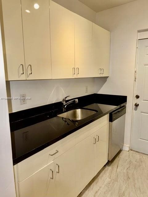 945 Meridian Ave # 3, Miami Beach FL 33139 — 6