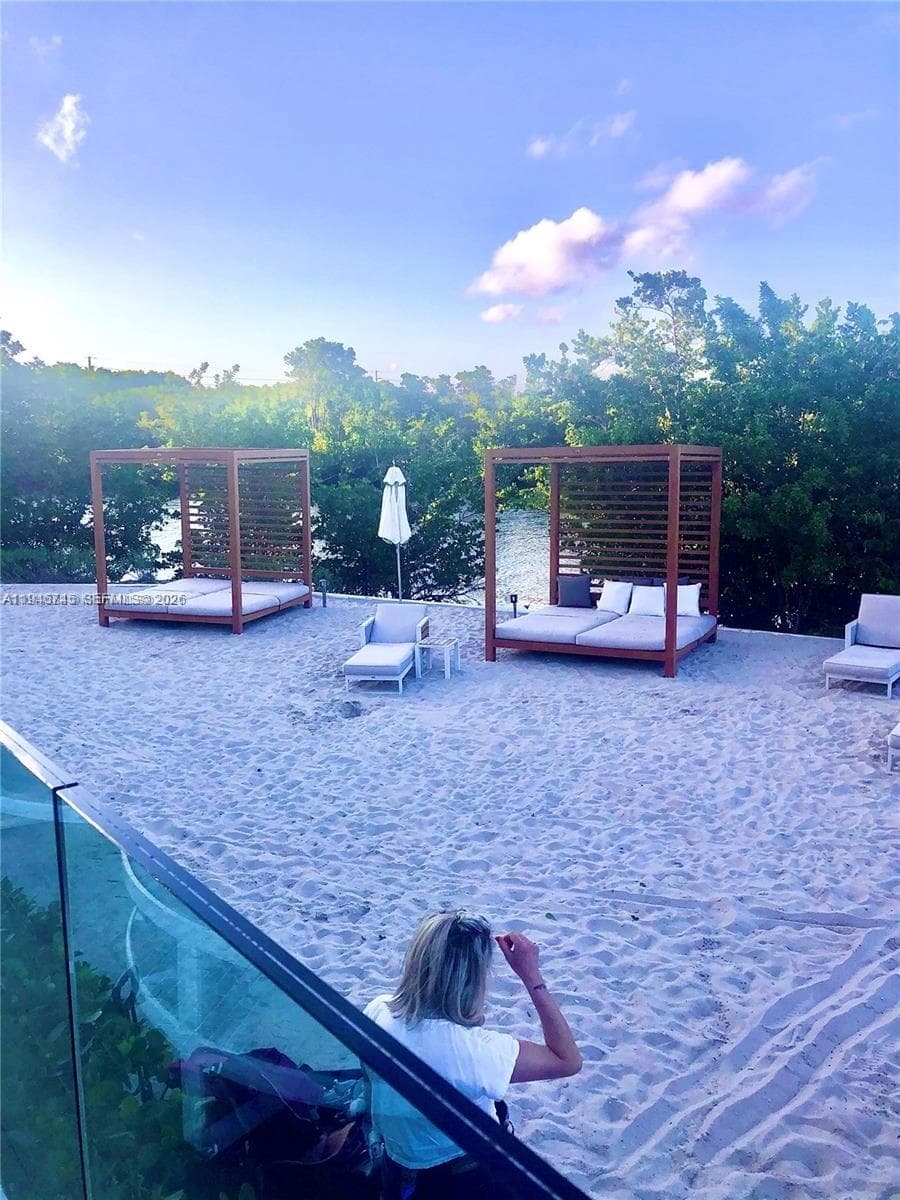 16385 Biscayne Blvd # 1415, North Miami Beach FL 33160 — 31