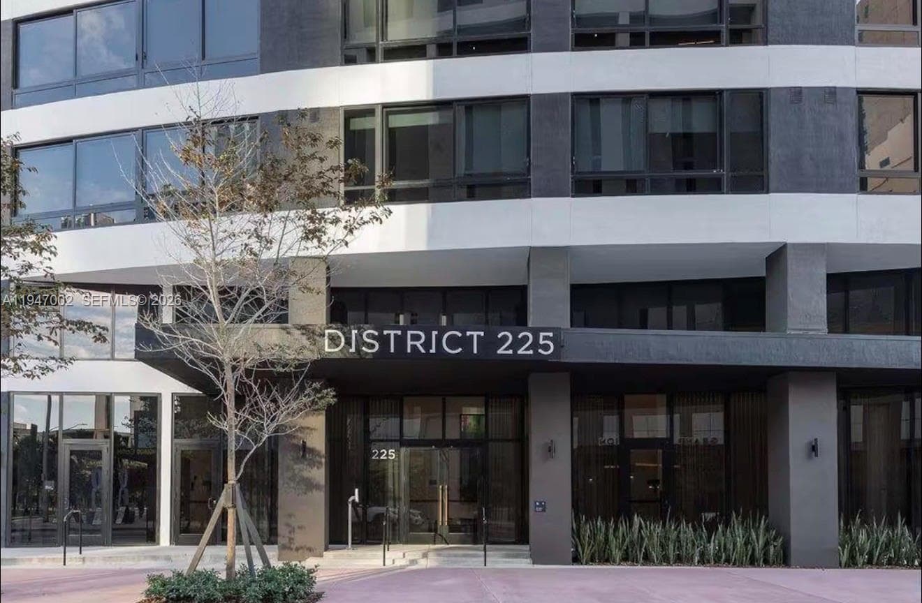225 N Miami Ave # 1102, Miami FL 33128 — 8