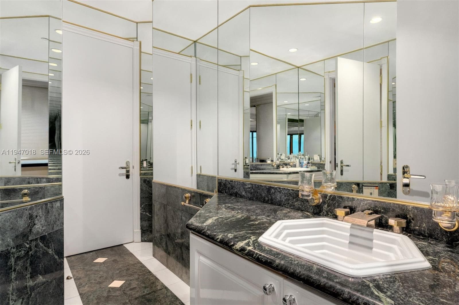5225 Collins Ave, Miami Beach FL 33140 — 36