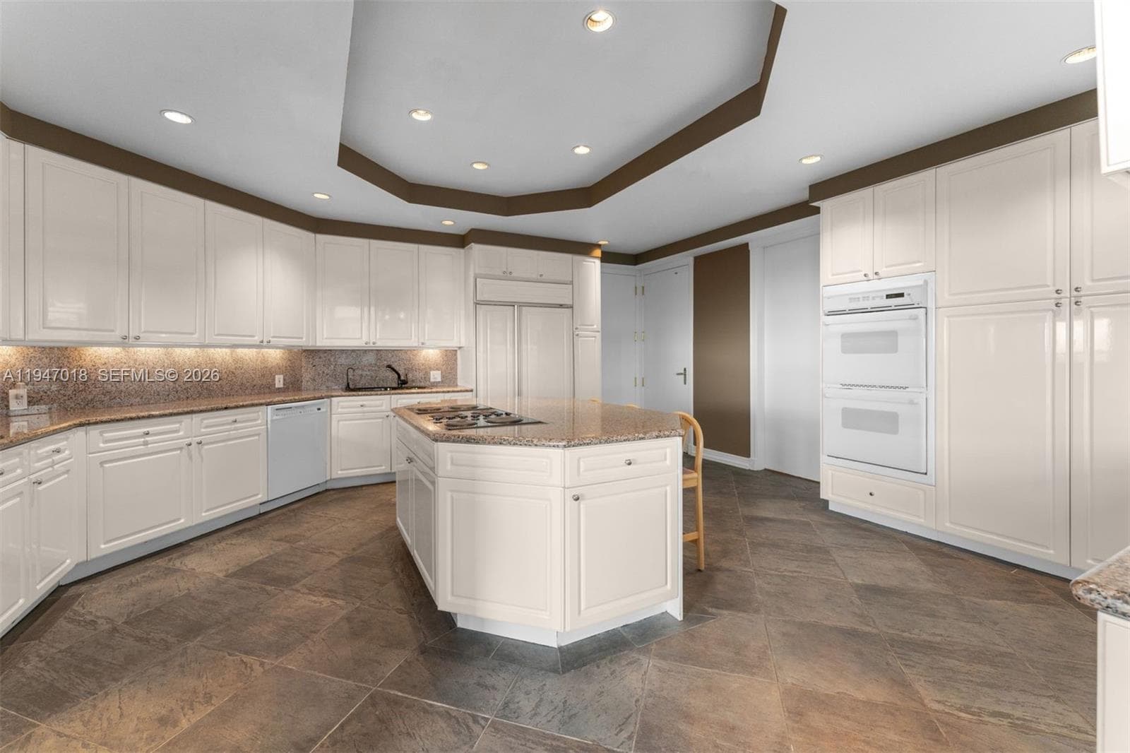 5225 Collins Ave, Miami Beach FL 33140 — 11