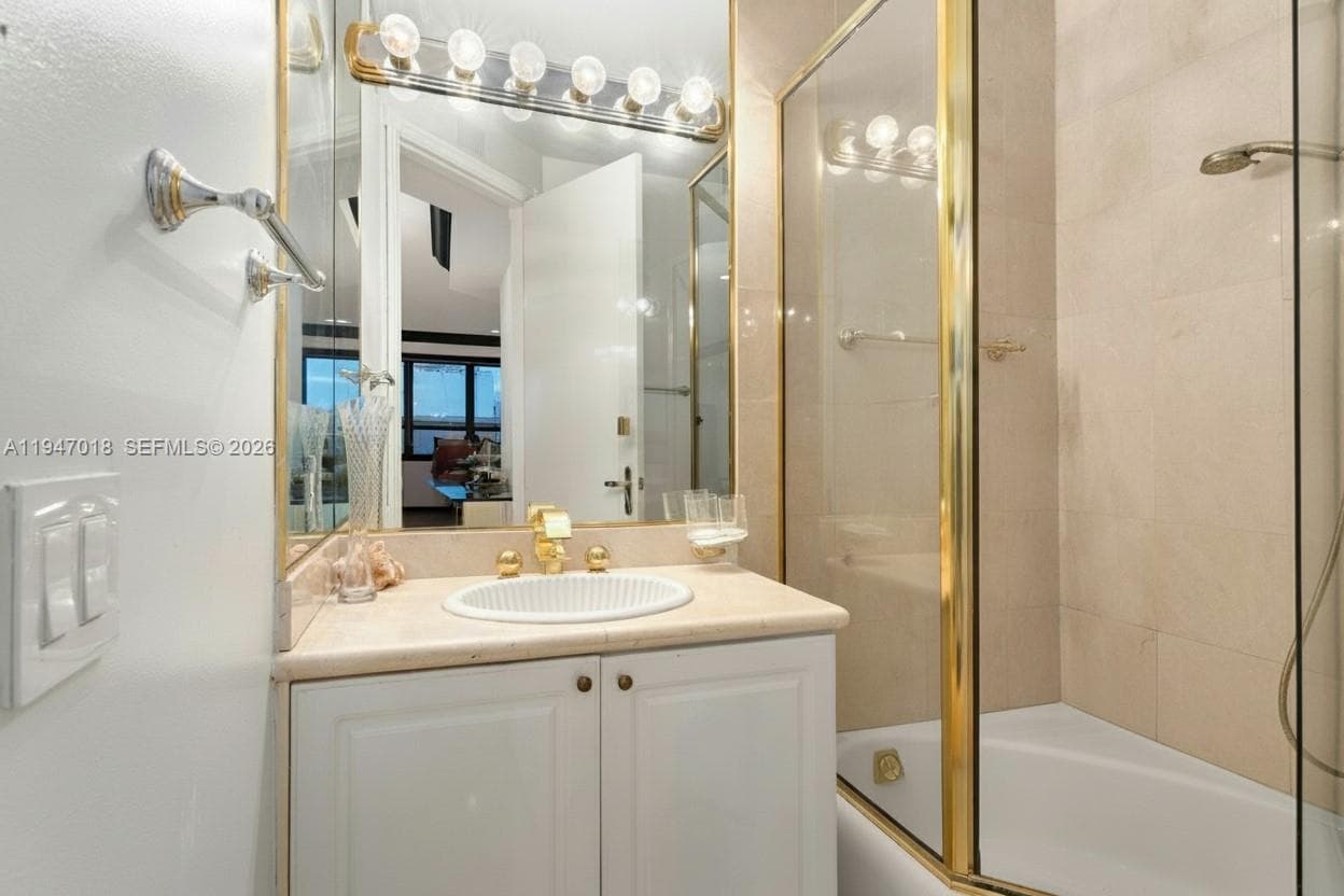 5225 Collins Ave, Miami Beach FL 33140 — 39
