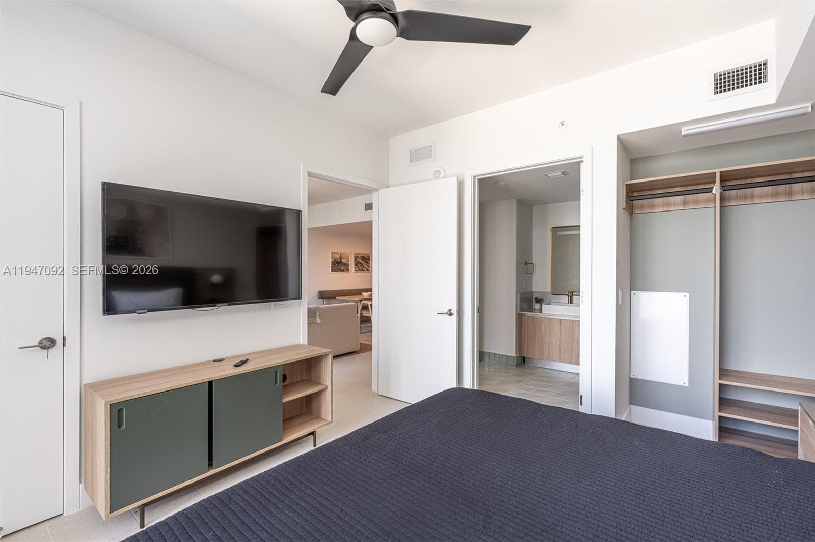 601 NE 1st ave # 3109, Miami FL 33132 — 17