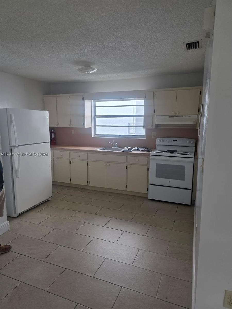 1575 NW 1st ST # 3, Miami FL 33125 — 2