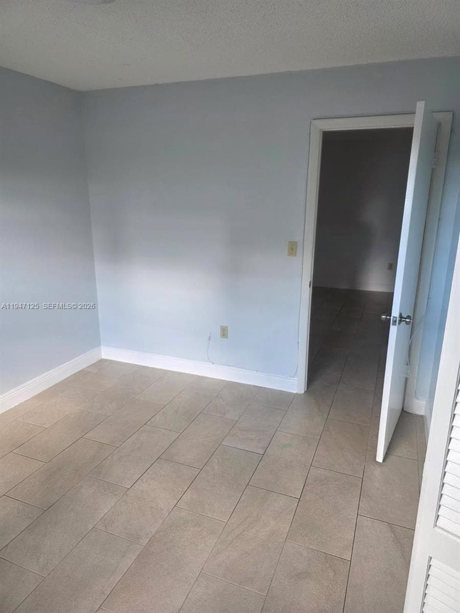 1575 NW 1st ST # 3, Miami FL 33125 — 5