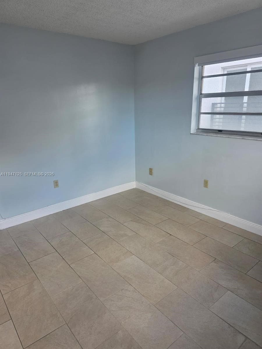 1575 NW 1st ST # 3, Miami FL 33125 — 11