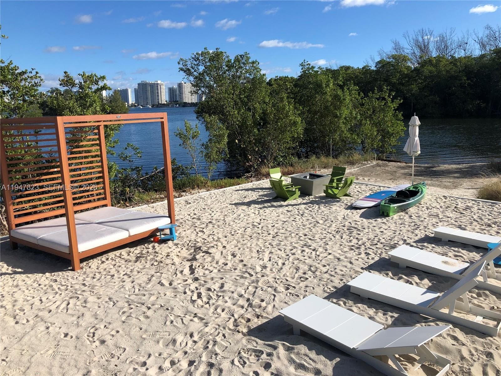 16385 Biscayne Blvd # 1417, North Miami Beach FL 33160 — 28